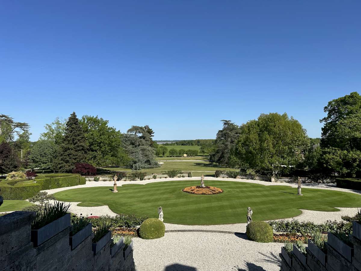 The spectacular gardens of Ducru.